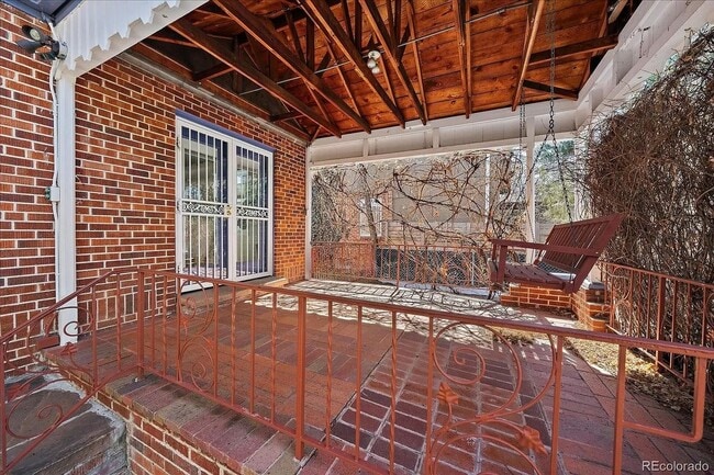 Building Photo - Charming Montclair Home