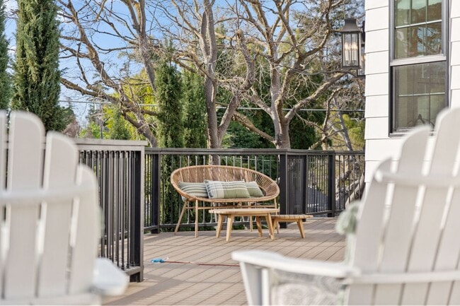 Building Photo - $11,995 - Stunning Executive Estate in Willow Glen