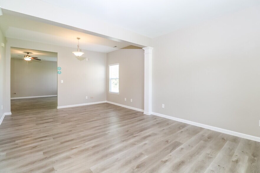 Building Photo - 1317 Bray Dr