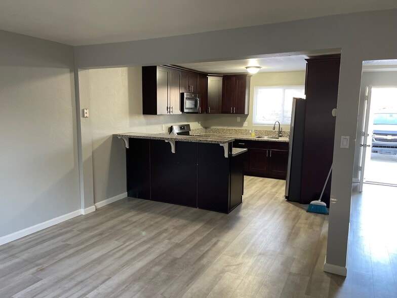 Building Photo - 6546 Kelly St