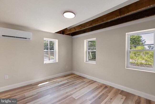 Building Photo - 563 Rosedale Rd
