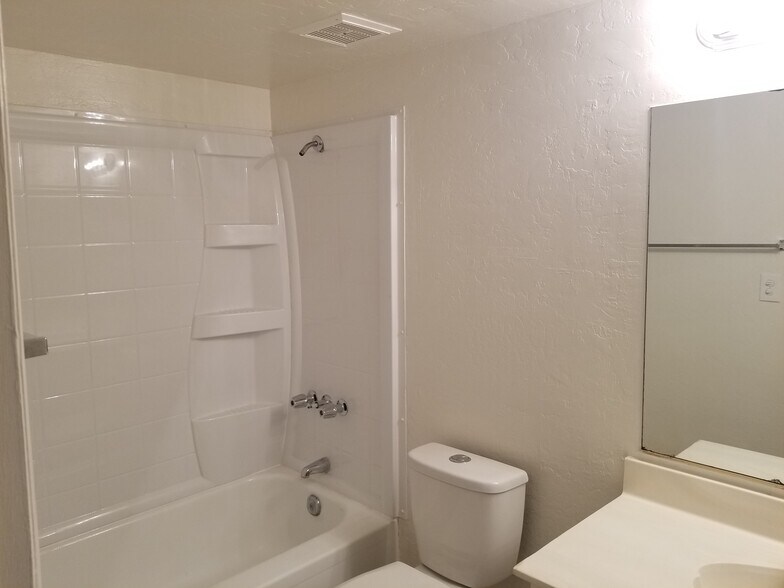 Building Photo - 4620 N 68th St