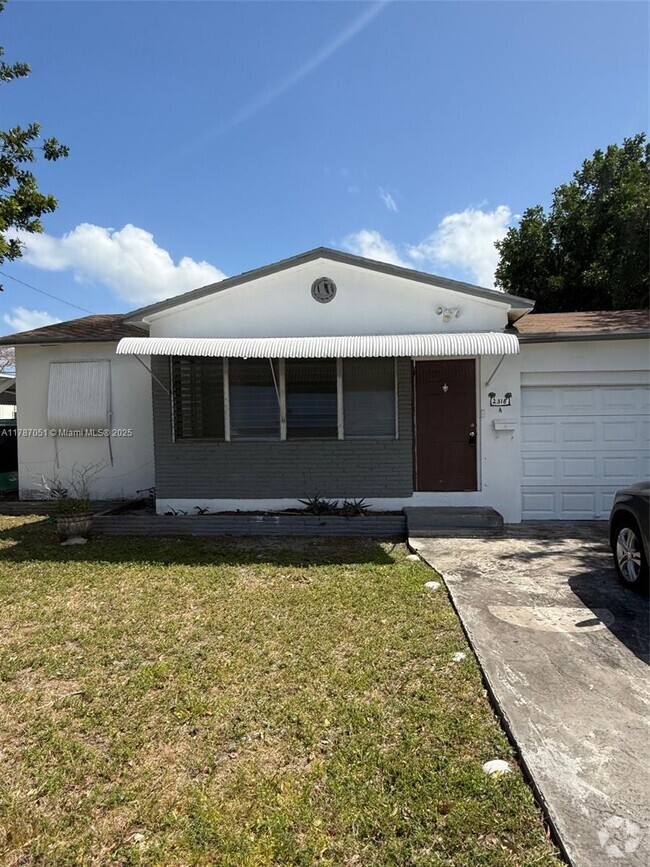 Building Photo - 3 bedroom in Hollywood FL 33020