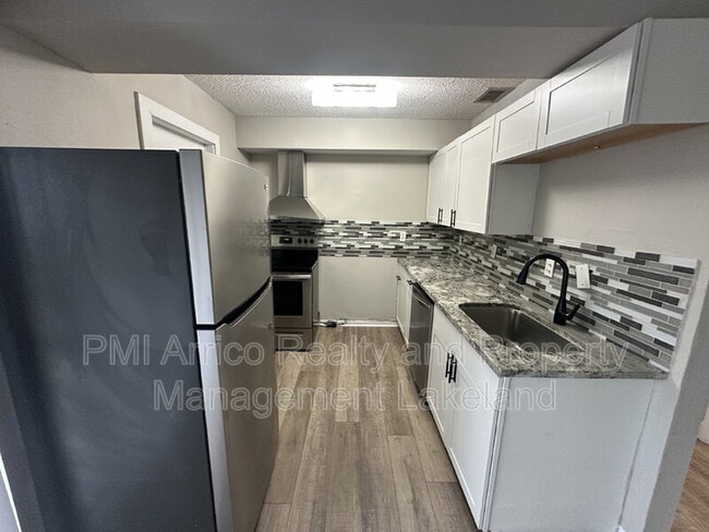 Building Photo - 1108 Country Club Ln