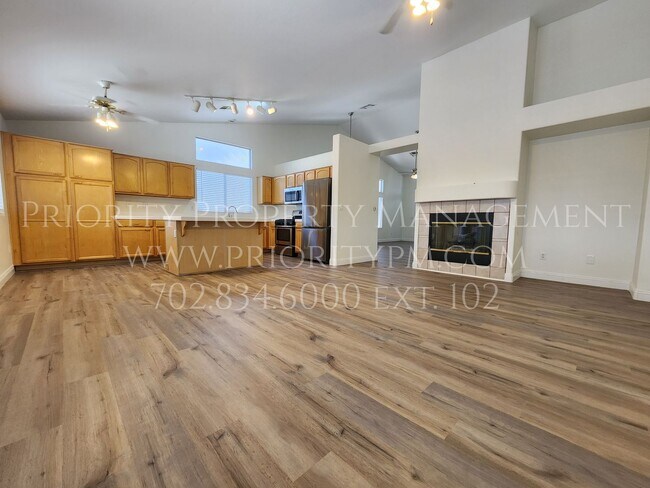 Building Photo - Stallion Mountain Golf Course Home~4 Bed ~...