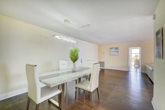 Building Photo - 3200 S Ocean Blvd