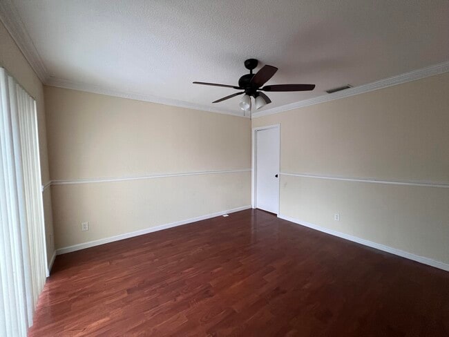 Building Photo - 5202 Bayside Dr