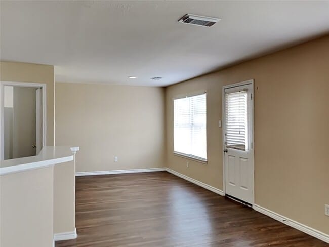 Building Photo - 226 Golden Oak Dr