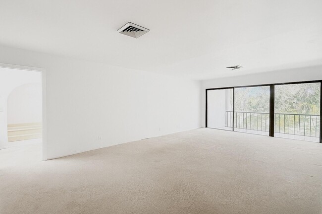 Building Photo - 1739 Embassy Dr