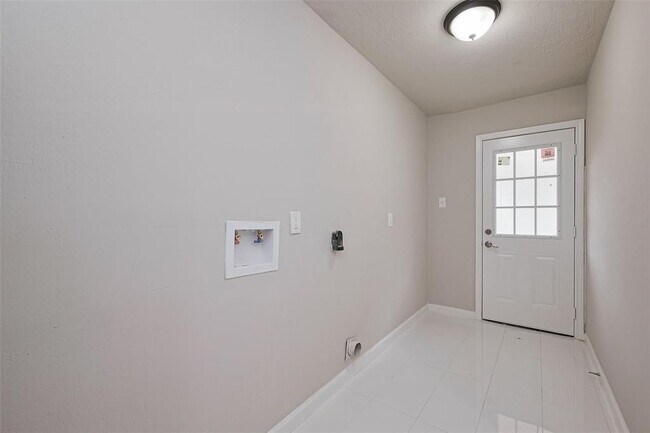 Building Photo - 203 Sevenhampton Ln