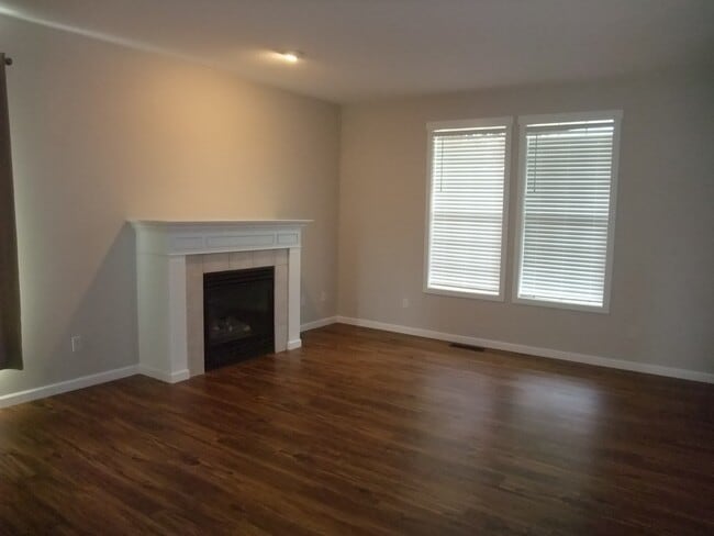 Building Photo - Newer 3 Bedroom Home in SW Albany Ready To Move Into