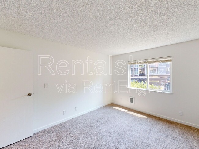 Building Photo - 521 Alameda del Prado