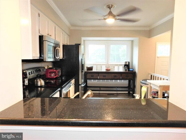 Building Photo - 8487 Springfield Oaks Dr