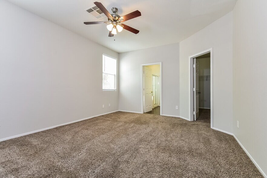 Building Photo - 2520 Bahama Point Ave