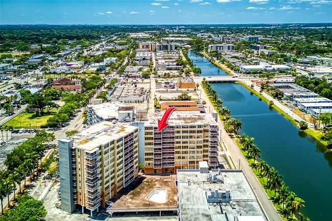 Building Photo - 2025 NE 164th St