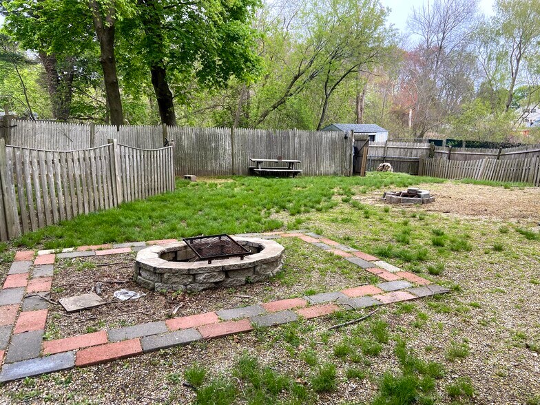 Building Photo - 15 Dodge St