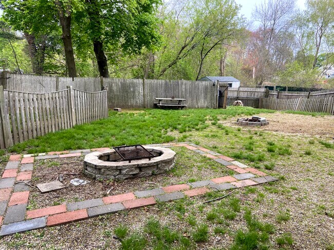 Building Photo - 15 Dodge St