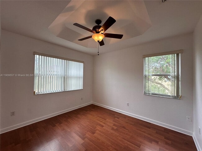 Building Photo - 3370 NE 14th Dr