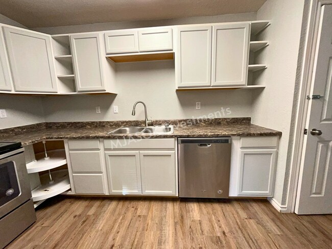 Building Photo - 3-Bed, 2-Bath Home Minutes from Fort Sill – Move-In Ready!
