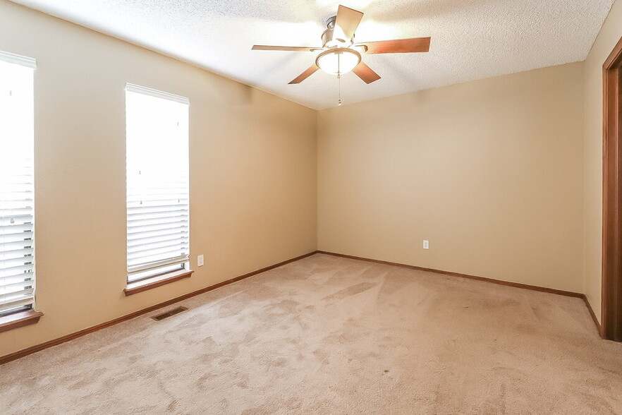 Building Photo - 801 NW 139th St