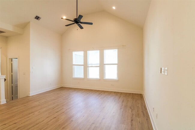 Building Photo - 2514 Terry St