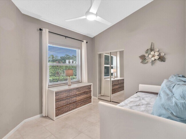 Building Photo - 8253 Horseshoe Bay Rd