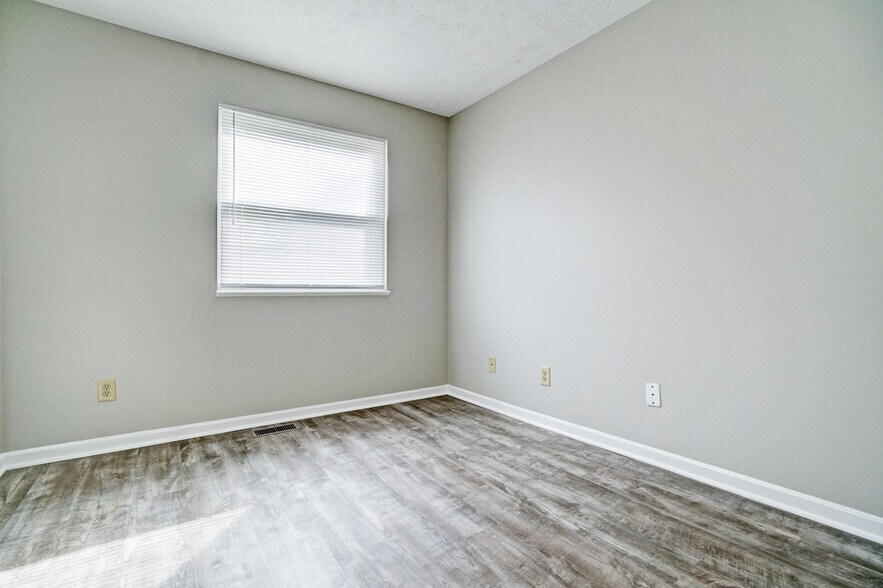 Master Bedroom (Pre-paint) - 626 Woods Crossing Dr
