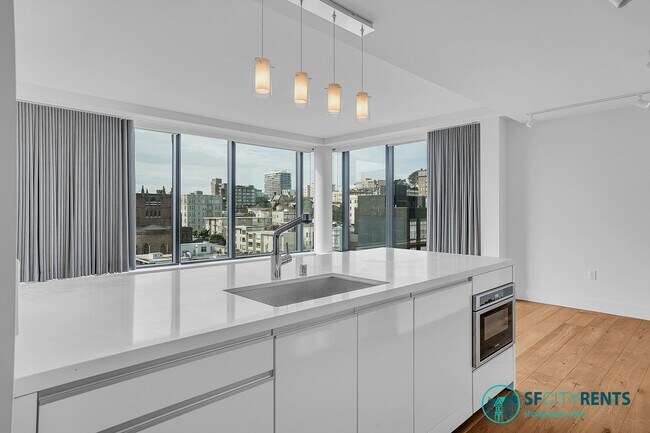 Building Photo - Pacific Heights: 10th Floor Corner Condo w/ Views, W/D in-unit, Parking & Shared Roof Deck @ The ...