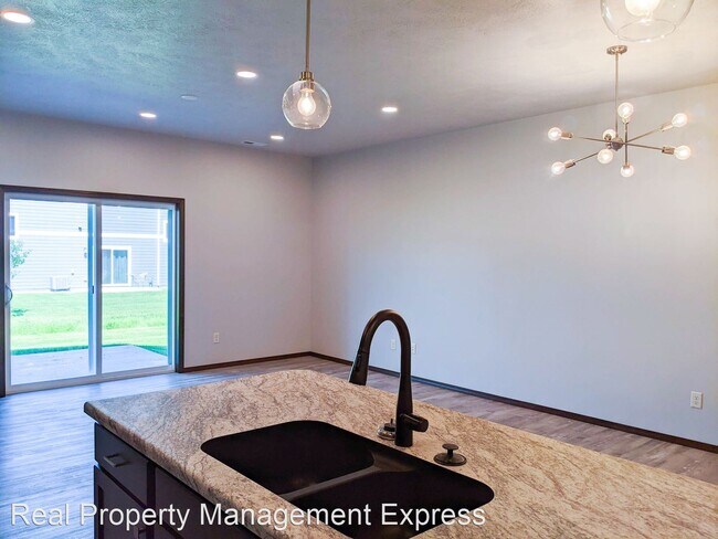 Building Photo - 3 br, 2.5 bath House - 4600 E Whisper Ridg...