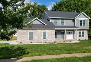 Building Photo - 905 W Estate Dr