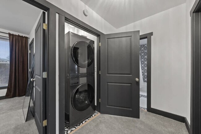 Building Photo - 286 Taylor Ave