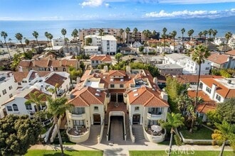 Building Photo - 723 S Broadway