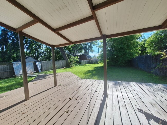 Building Photo - Charming 3 bedroom ranch