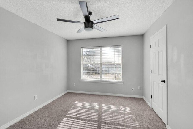 Building Photo - 9756 Seafarer's Way