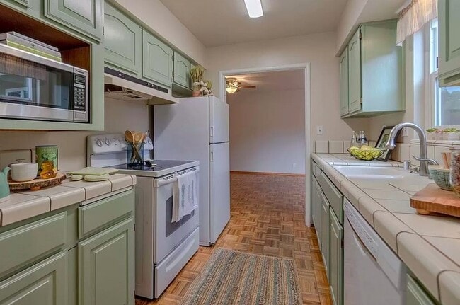 Building Photo - Fantastic 3 Bed 2 Bath Home Available Now!