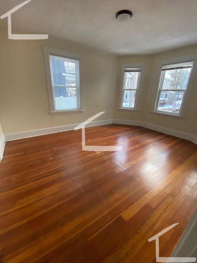 Building Photo - 46 Montfern Ave
