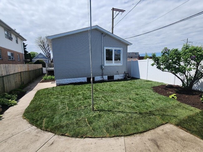 Building Photo - 4147 Prairie Ave