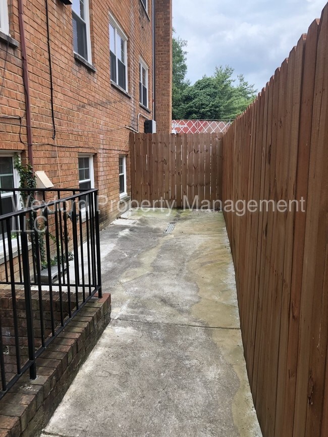 Building Photo - 7036 Eastern Ave NW