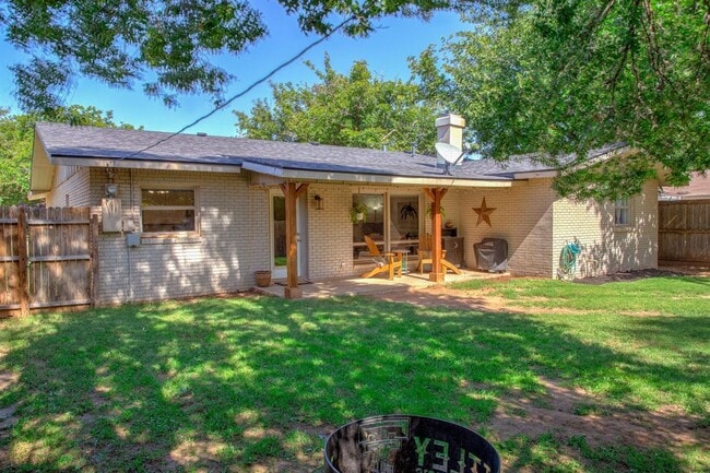 Building Photo - Pre-Leasing - 3 bed 2 bath