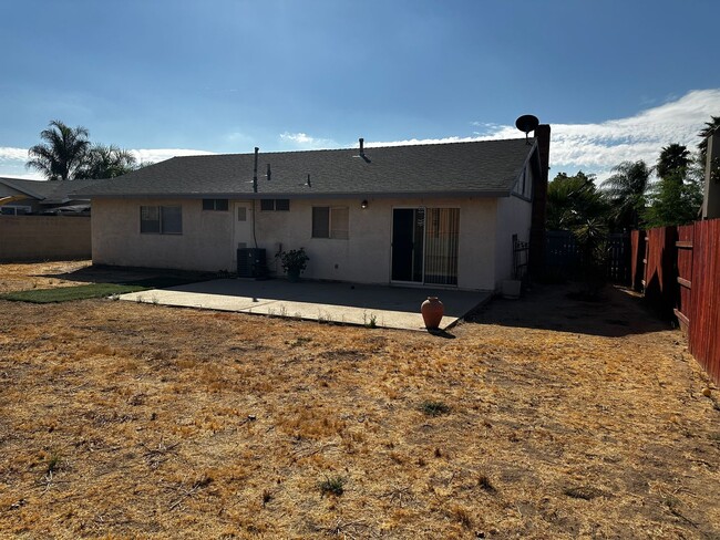 Building Photo - Charming 3 bed/2 bath home in Quiet Cul De...