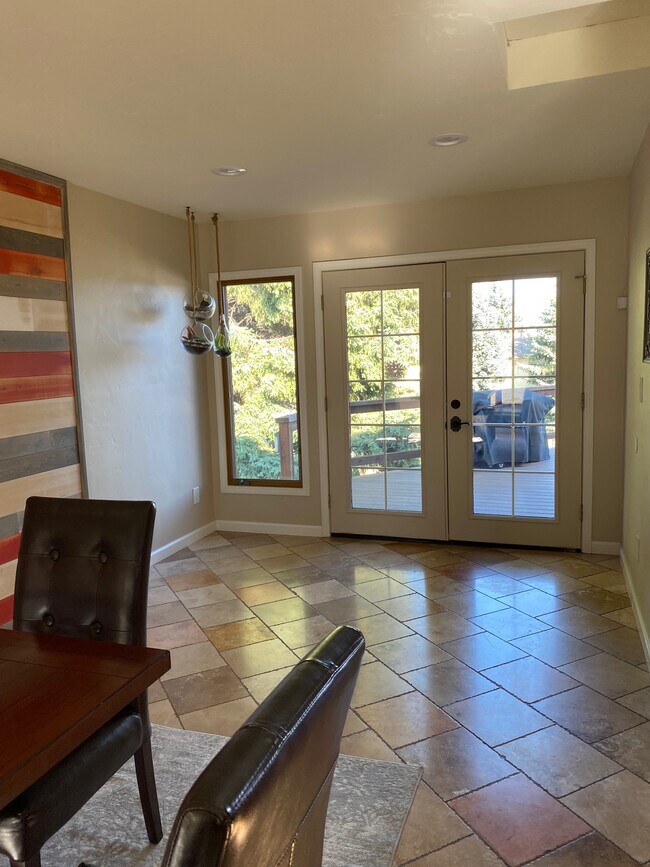 Building Photo - 128 Sunset Ridge