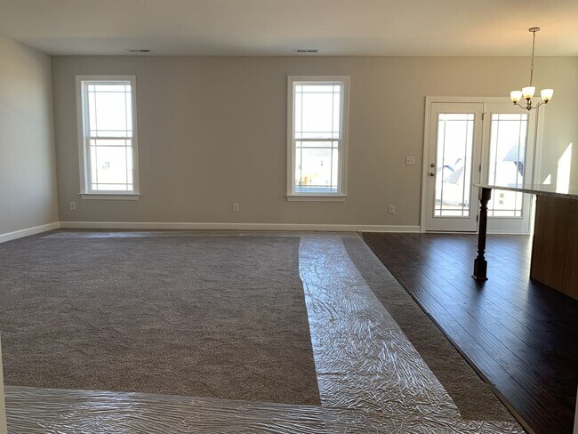 Building Photo - 4 Bed, 3 Bath Home w/ 2 Car Garage and Fen...
