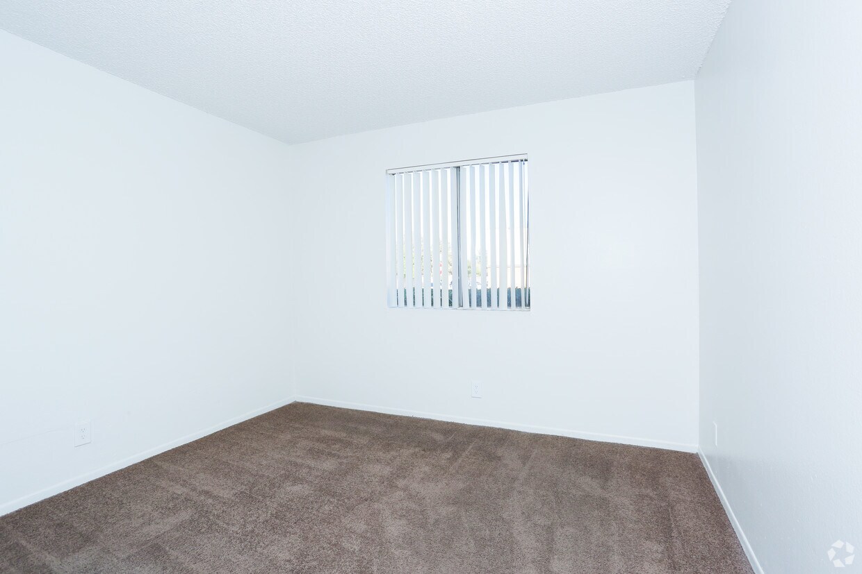 Pine Village Apartments Las Vegas