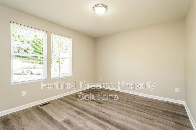 Building Photo - 1836 4th St E