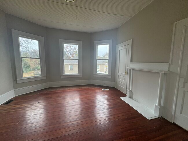 Building Photo - 363 Ebenezer Ave