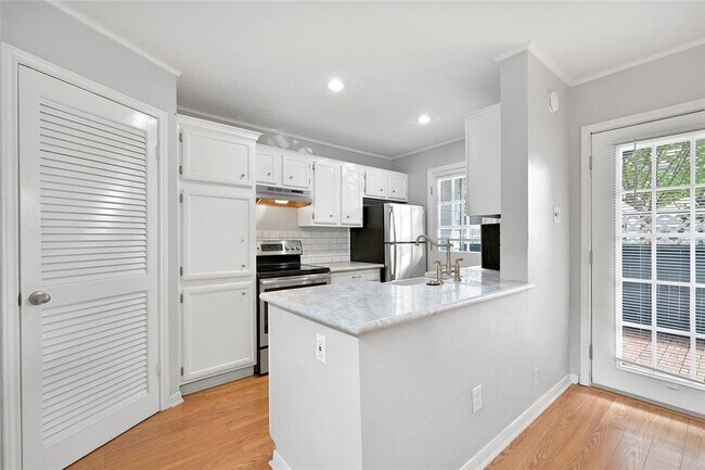 Building Photo - 2323 Fairwind Rd