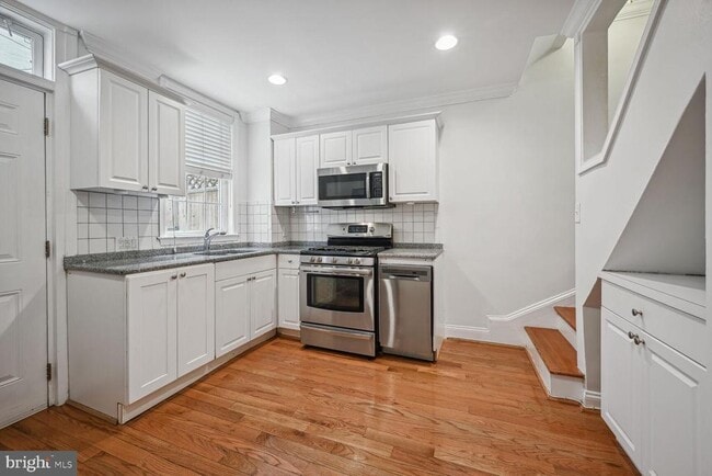 Building Photo - 807 25th St NW