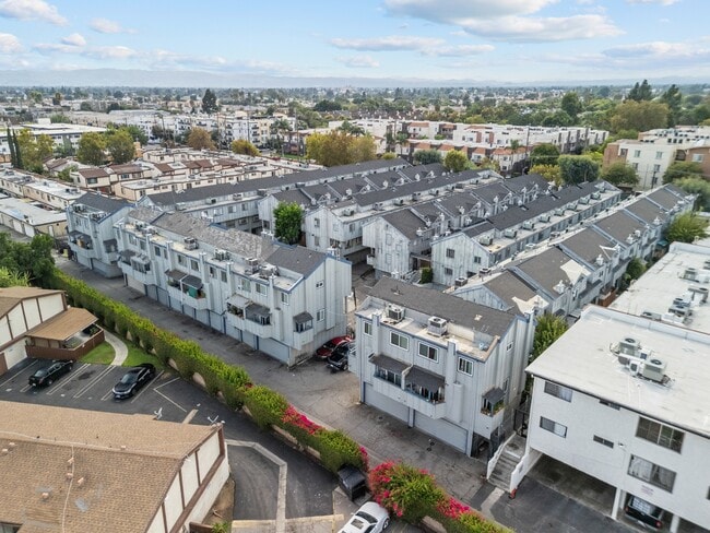 Building Photo - 9346 N Van Nuys Blvd W