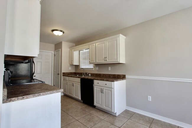 Building Photo - 3151 Forrest Ave