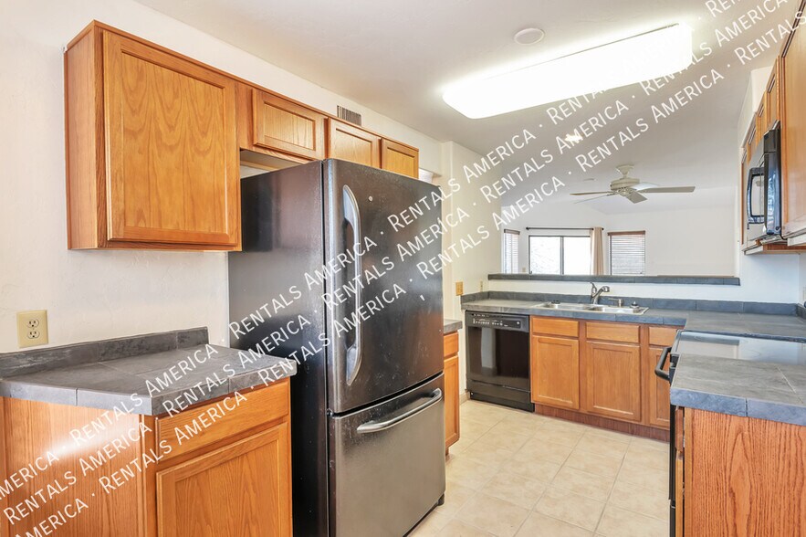 Building Photo - 5675 N Camino Esplendora